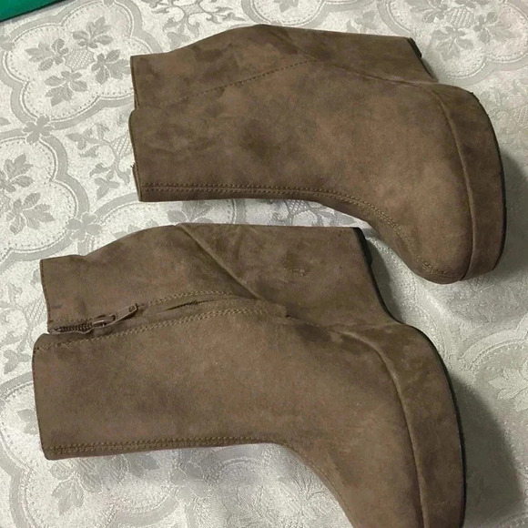 Forever 21 women boot 5.5 - Picture 2 of 16